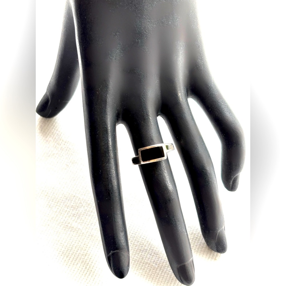 Vintage Sterling Silver & Onyx Staggered Rectangle Ring – Unisex
Size 6.5